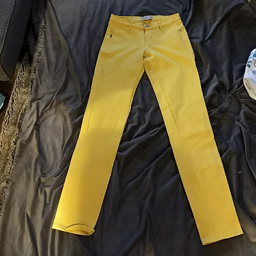 Yellow stretch skinny jeans
